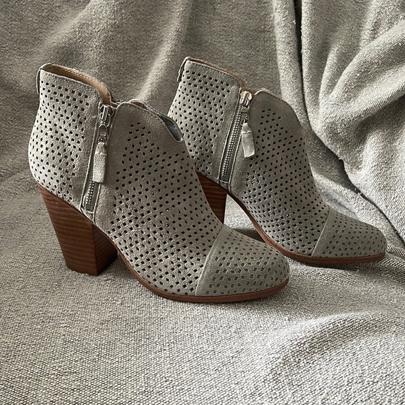 Rag Bone Margot perforated New in box!